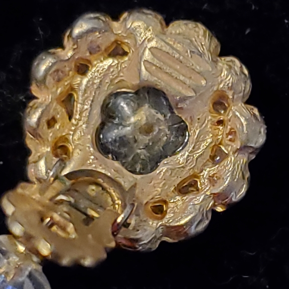 Vintage goldtone clip-on earrings flower center with ab stones and ab beads - Picture 7 of 11